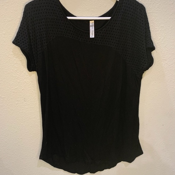 Top/Shirt - Picture 1 of 2